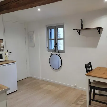 Charming In The Historic Centre Lägenhet